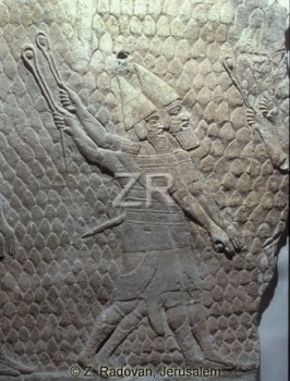 1025-4 Assyrian slingers
