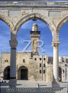 1304-2 Chain gate minaret