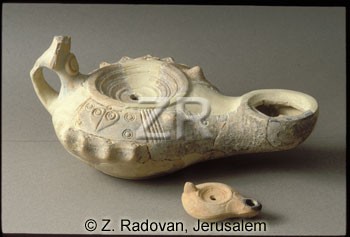 1332 Large oil lamp