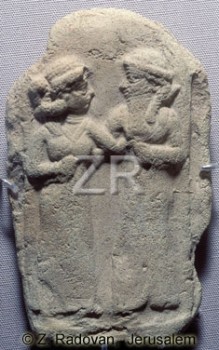 1364-2 Afectionate couple