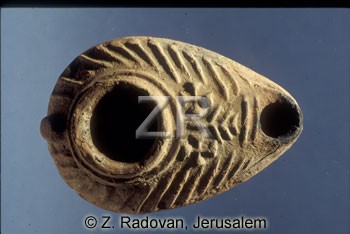 1383-2 Early moslem oillamp