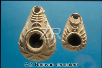 1383-4 Early moslem oillamp