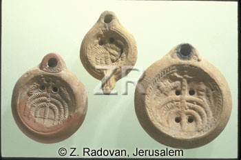 1384-1 Jewish oil lamps