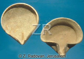 1940-1 Israelite oil lamp