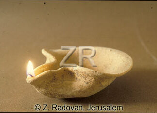 1940-9 Israelite oil lamp