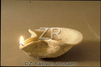 1940-9 Israelite oil lamp