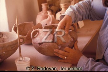 1944-1 Pottery restoration