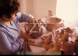 1944-2 Pottery restoration