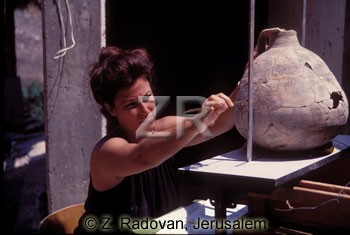 1945 Drawing pottery