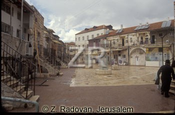 2028-15 Mea Shearim