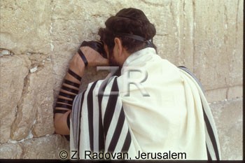 2188-4 Praying