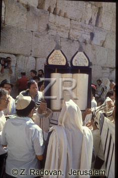 2194.-8 Lifting the Torah