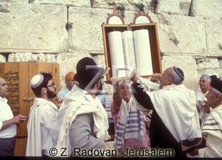 2194.-9 Lifting the Torah