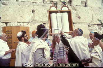 2194.-9 Lifting the Torah