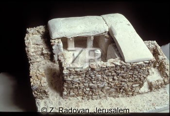 2195-2Israelite house model
