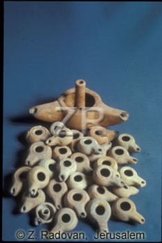2227-3 Helenistic oil lamps