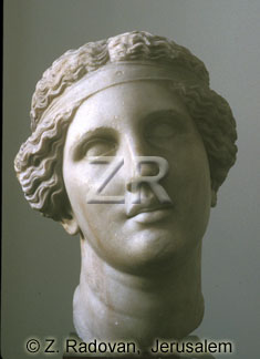 2458-3 Roman lady