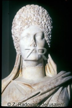 2458-4 Roman lady