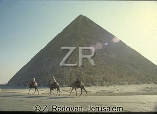 2561-4 Giza piramids