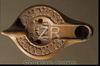 2642-3 Byzantine oil lamp