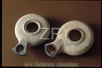 2668 Herodian oil lamp