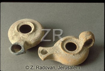 2668 Herodian oil lamps