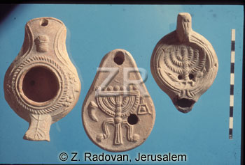 2698 Roman Jewish oil lamps