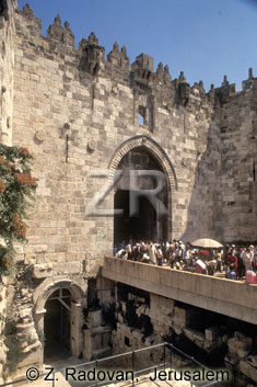 325-9 The Damask gate