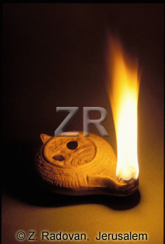 3329 Jewish Roman oil lamp