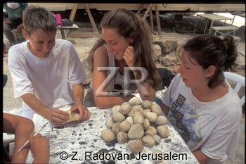 3333-1 Balistra stones