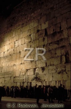 3363-3 Western Wall at nig