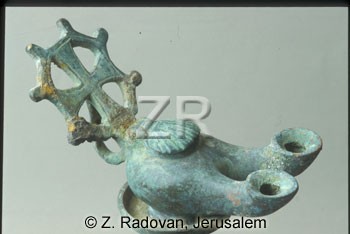 3449-1 Byzantine oil lamp