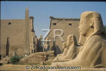 3530.-6 Luxor temple