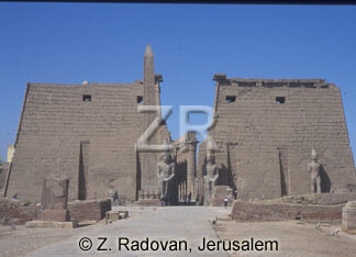 3530.-7 Luxor temple