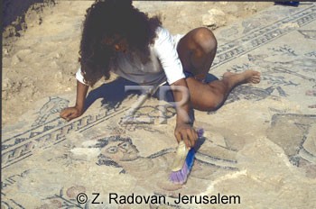 3567-3 Excavating mosaics