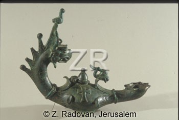 3624-1 Byzantine oil lamp