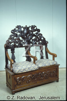 3698-4 Eliahs chair