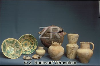 3892 Mamluke pottery