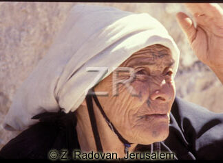 4029 Arab village woman