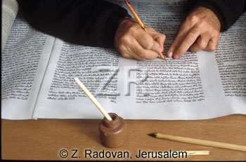 405-17 Torah Scribe