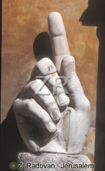 4326 The hand of Constantin