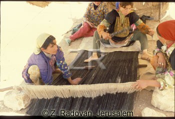 433-7 Carpet weaving