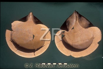 4348.-Persian per.-oil lamp