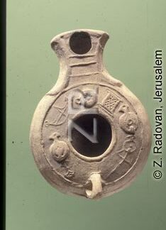 4351-4 Herodian oil lamp