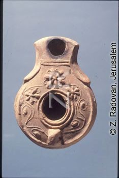 4351-8 Herodian oil lamp