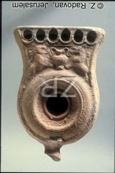 4360 Roman oil lamp