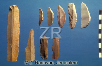 4389-2 Flint scraping tools