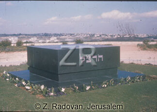 4531-1 Herzel's tomb