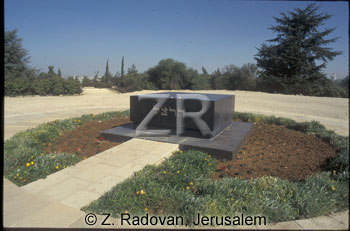 4531-2 Herzel’s tomb