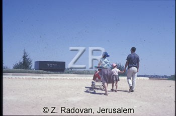 4531-3 Herzel's tomb